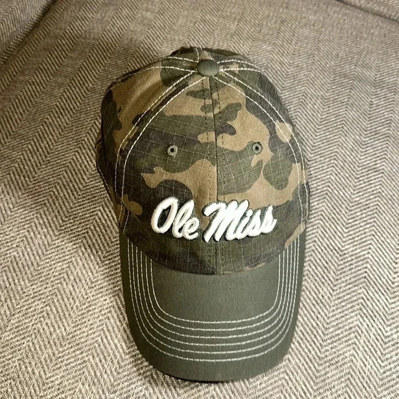 💥💥SALE💥💥OLE MISS Section 101 Majestic Red Sweatshirt L-XL Camo Cap Russell - Picture 6 of 8